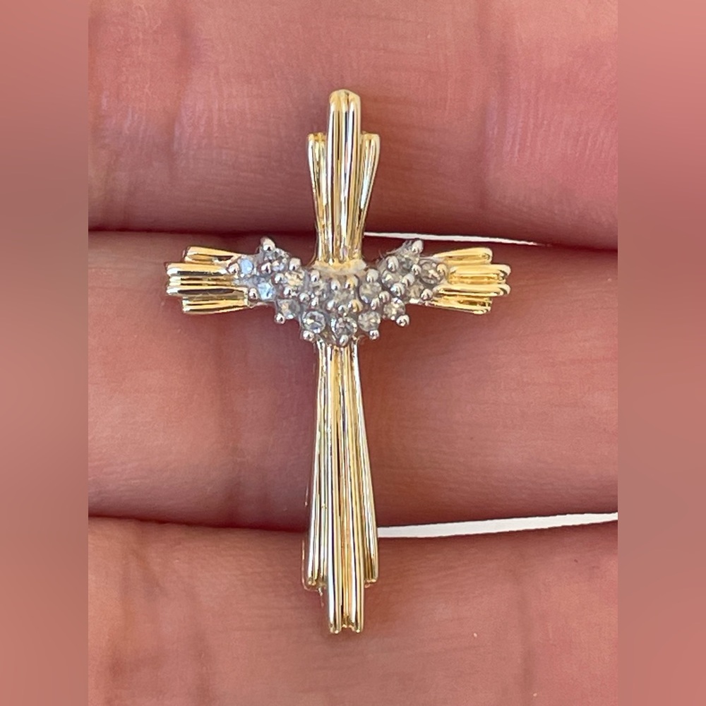 10k Gold Diamonds Cross Pendant